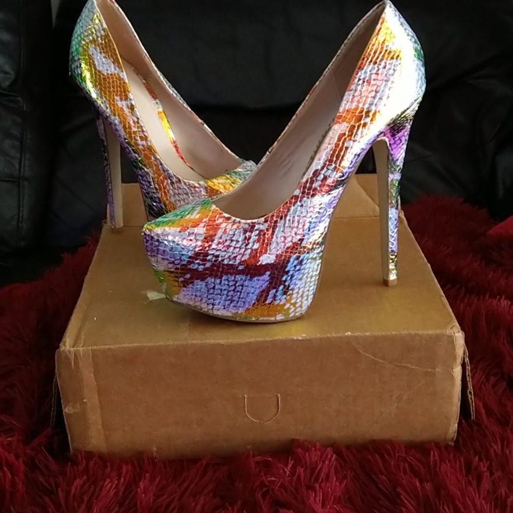 Heels - Picture 2 of 3